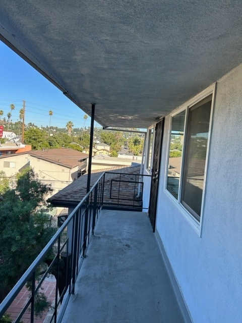 Bright, Upper Corner Unit - 1242 N Westmoreland Ave