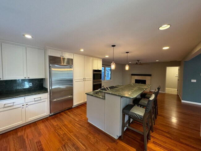 Building Photo - Gorgeous Single Level Home with Pool in Al...