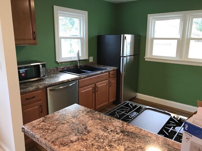 Building Photo - 2 Bedroom House in Oshkosh