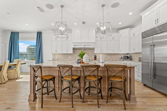 Building Photo - 14300 Front Beach Rd