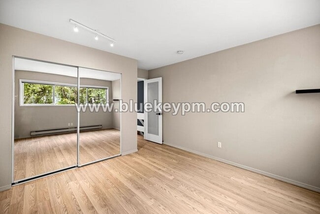 Building Photo - 2 Bed, 1 Bath Condo at Franciscan Condomin...