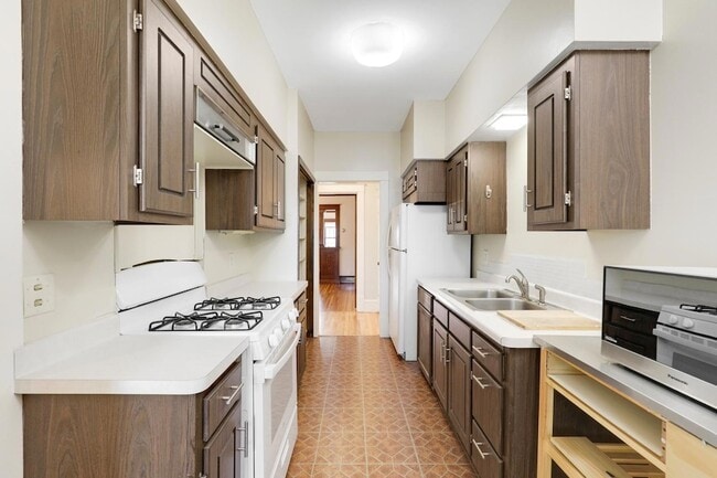 Building Photo - 971 Goodrich Ave