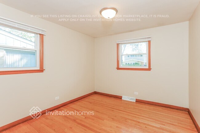 Building Photo - 10024 Mulberry Ave