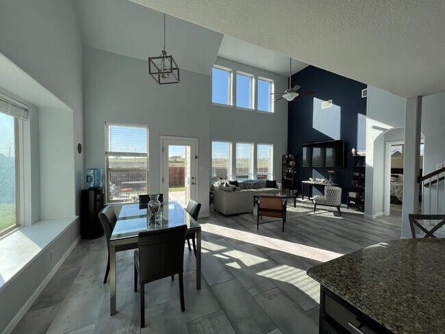 Building Photo - 200 Hot Spring Valley