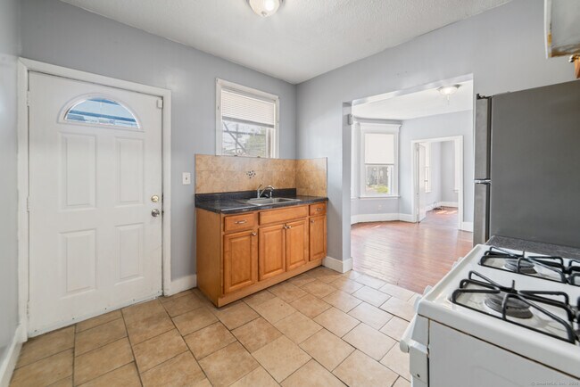 Building Photo - 705 Dixwell Ave