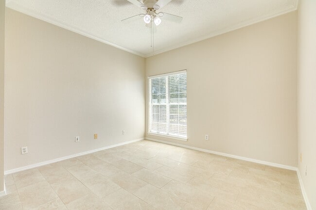 Building Photo - 921 Marine Dr