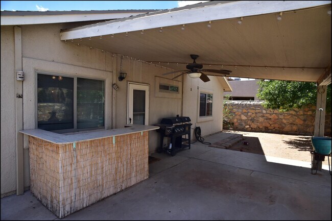 Building Photo - 14325 Island Point Dr