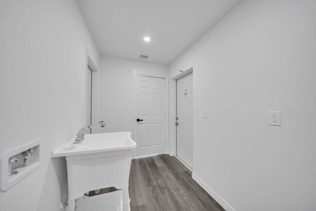 Building Photo - 382 McArthur Blvd