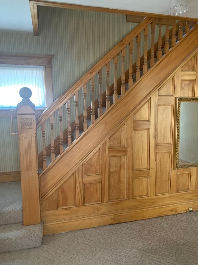 Building Photo - CEDAR FALLS 3BR house w garage, fenced yard, central air