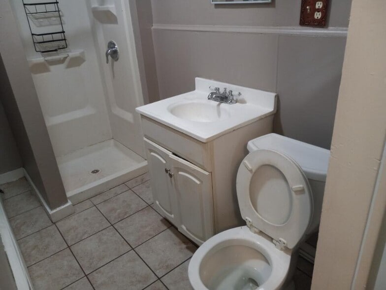 Building Photo - 11 Fairview Ave