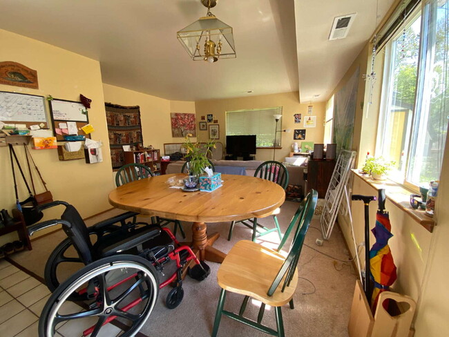 Building Photo - Spacious 3-Bedroom Duplex-Home in Roosevel...