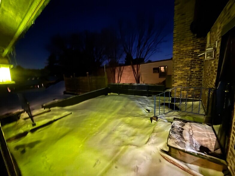 Building Photo - 941 W 7th St