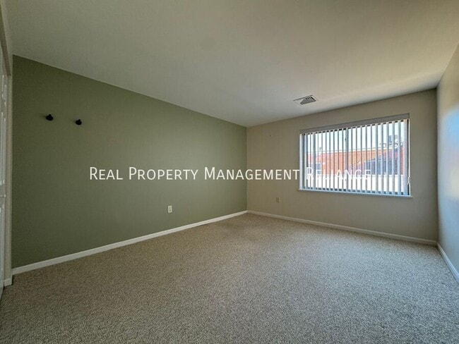 Building Photo - 20 Central St