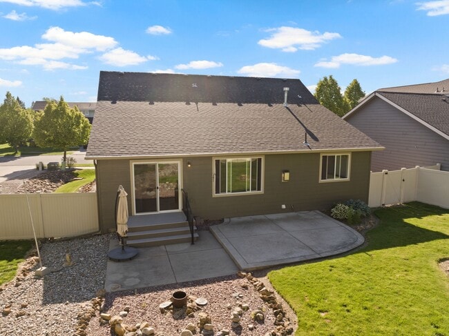 Building Photo - 1790 N Winchester St