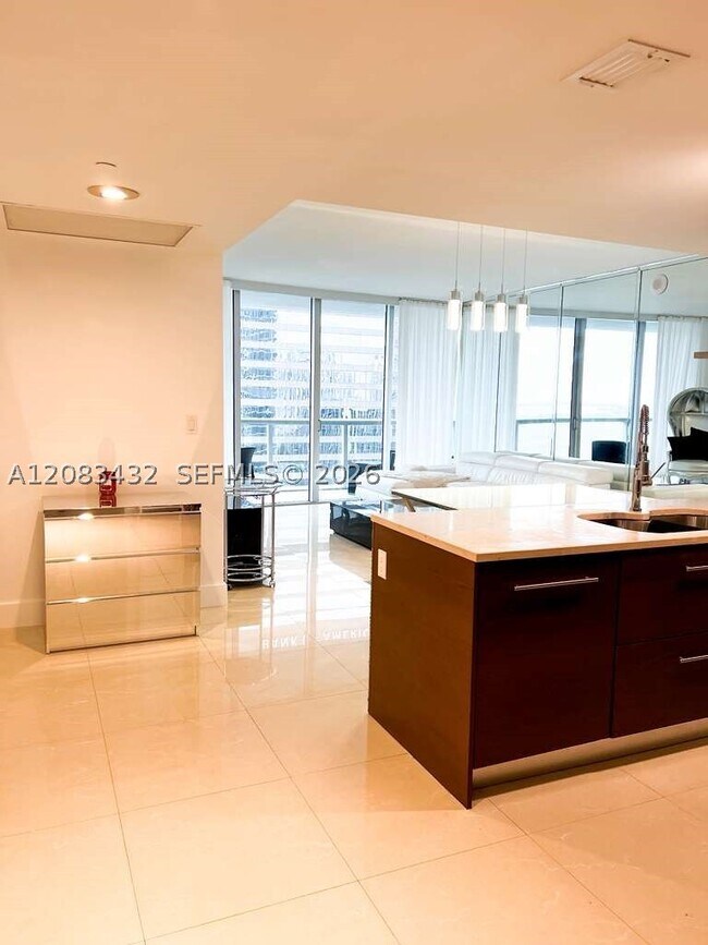 Building Photo - 495 Brickell Ave