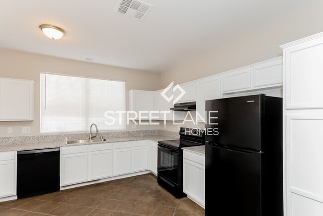 Building Photo - REDUCED!