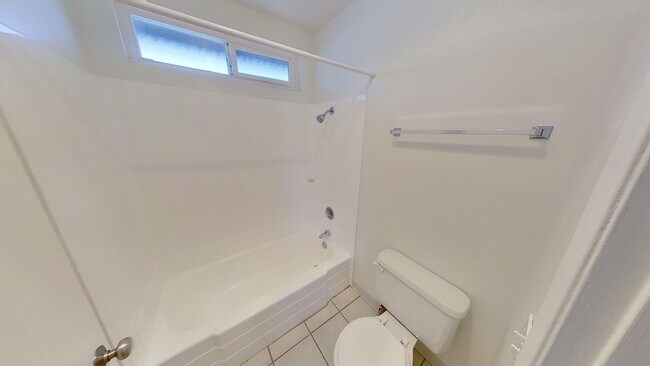 Building Photo - 583 N Tustin Ave