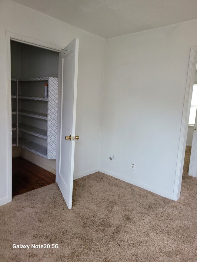 Building Photo - 526 E Harmon Dr