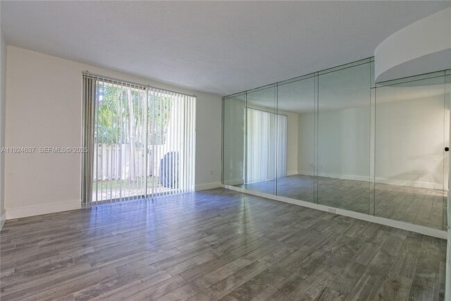 Building Photo - 1655 NE 115th St