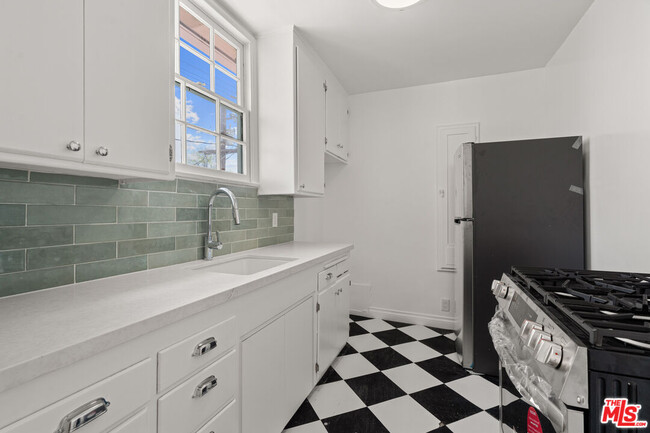 Building Photo - 148 S McCarty Dr