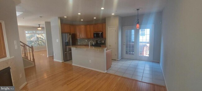 Building Photo - 10210 Sherman Heights Pl