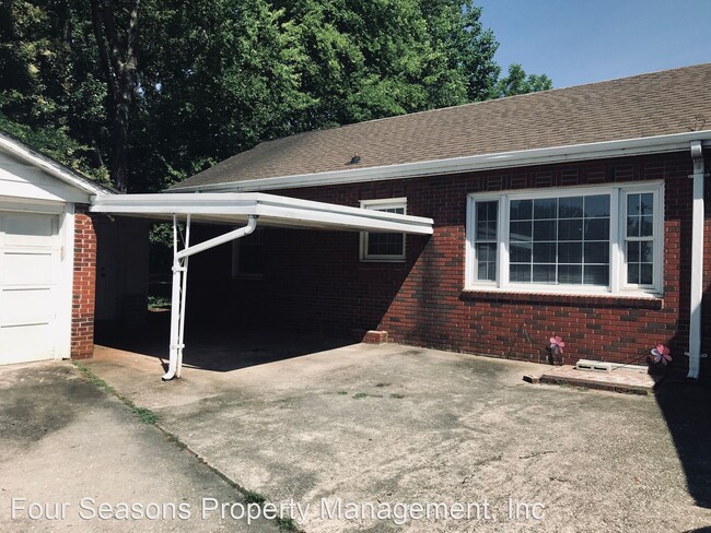 Building Photo - 2505 Tuckaseegee Rd