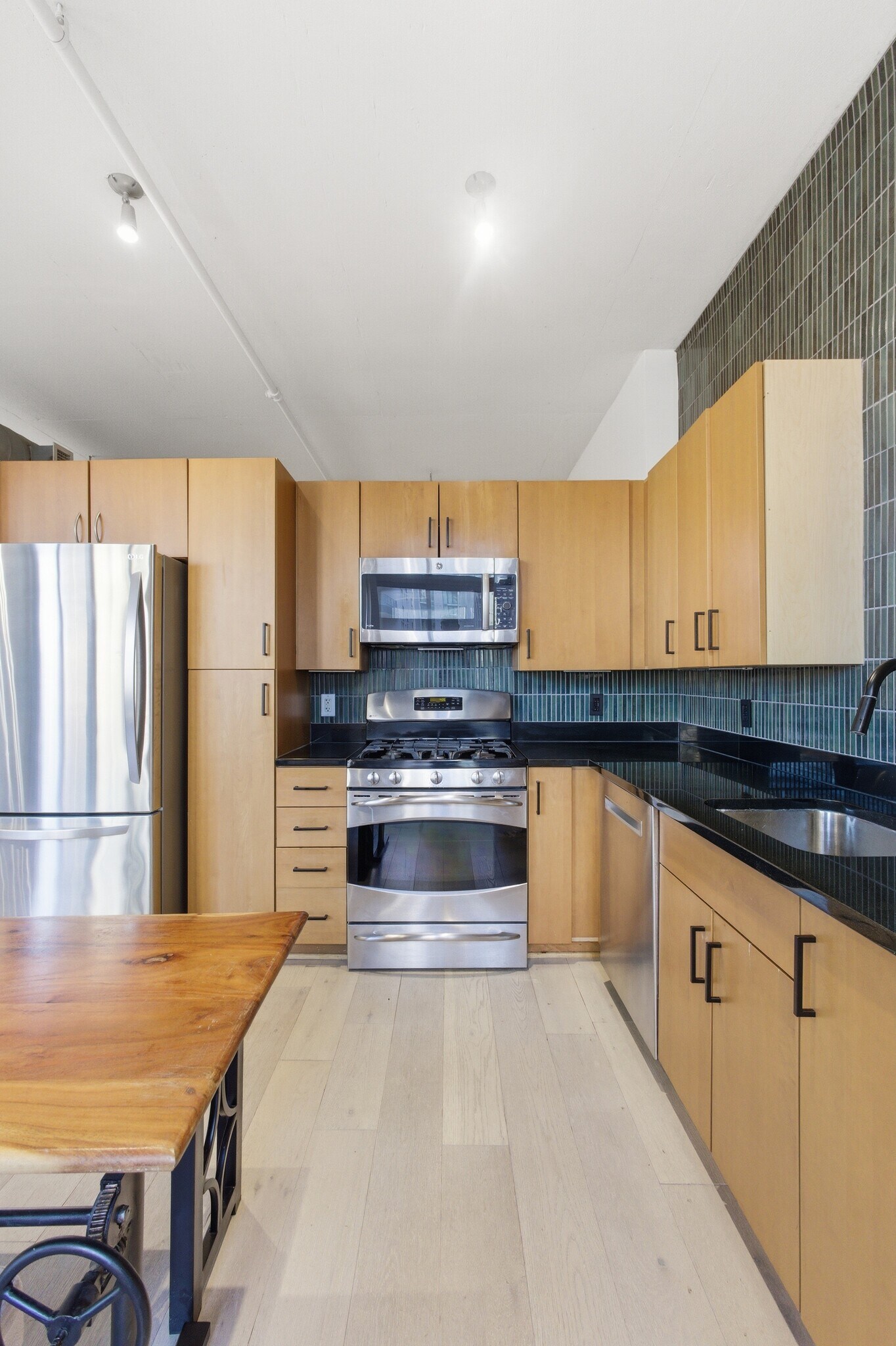 Building Photo - 811 4th St NW