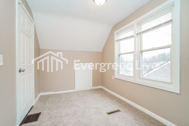 Building Photo - 2181 Middlehurst Dr