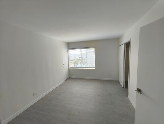 Building Photo - 2bd 2ba in Waikiki – Available Now!