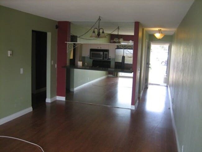 Building Photo - Beach View 3 Bedroom Condo