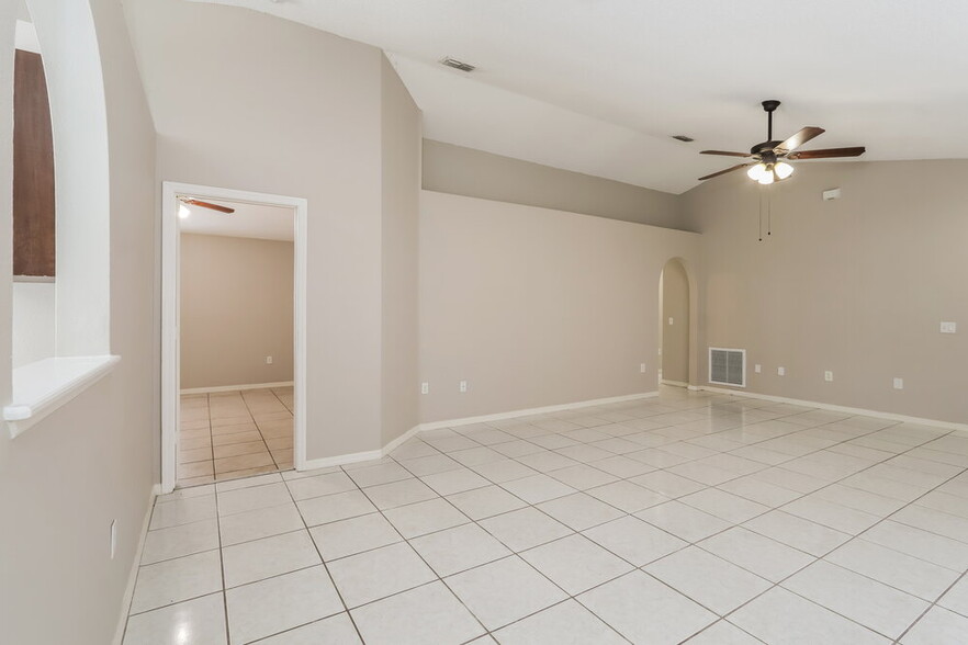 Building Photo - 30539 Birdhouse Dr