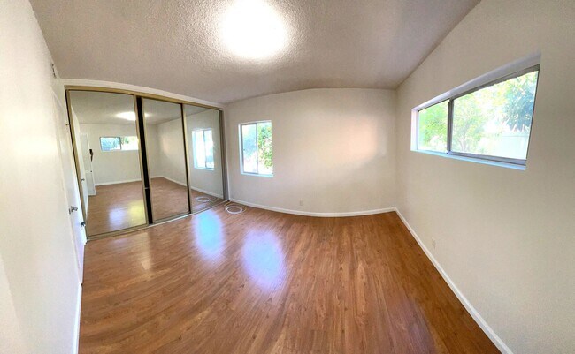Building Photo - Newly Remodeled 3BD/1.5BA Duplex in Culver City!