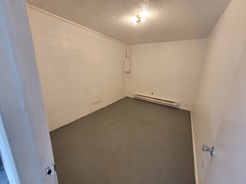 Building Photo - 1601 N Hills Blvd