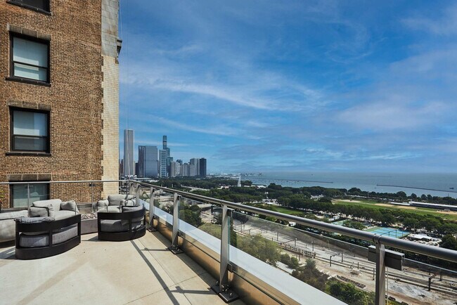 Building Photo - 1006 S Michigan Ave