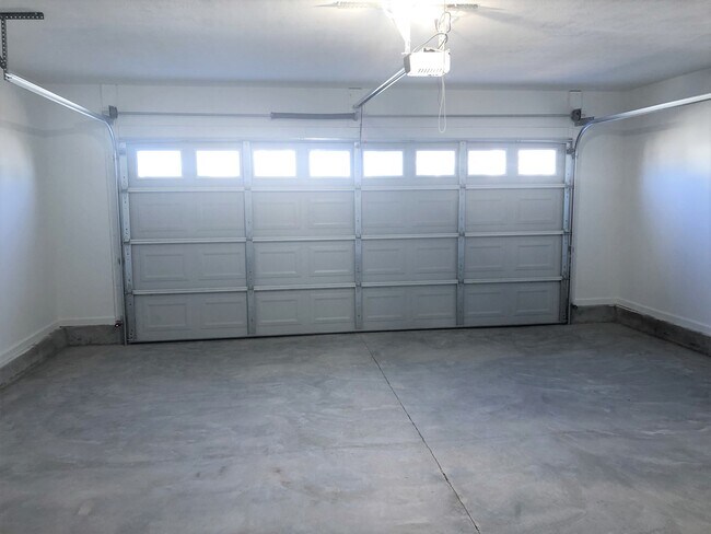Building Photo - 851 Goodale Dr