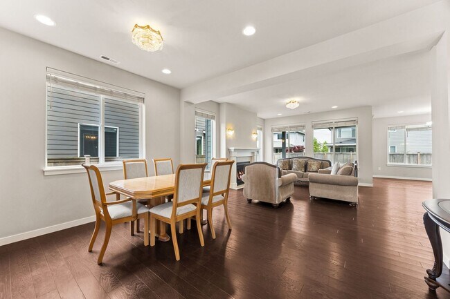 Building Photo - Perfect and Picturesque and Furnished!