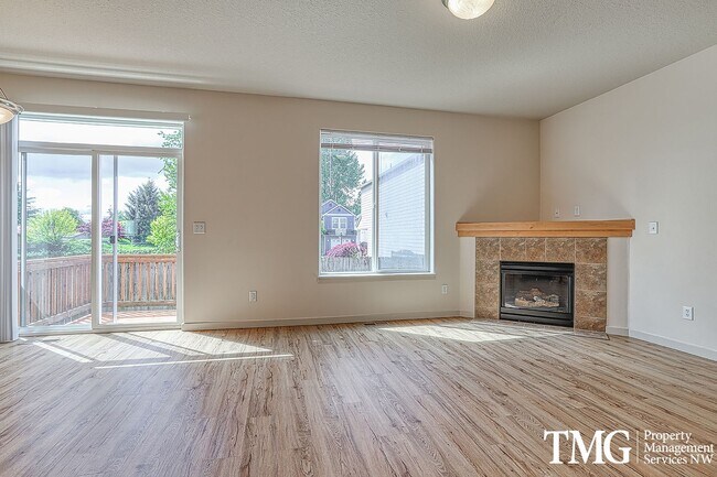 Building Photo - Pet Friendly Home In A Great Convenient Location!