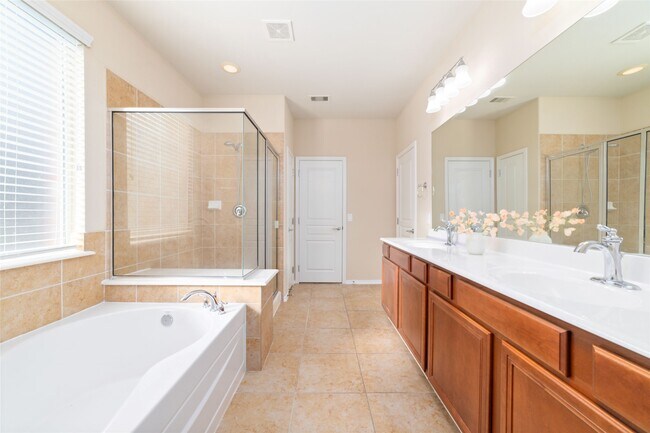 Building Photo - 6403 Guilford Glen Ln