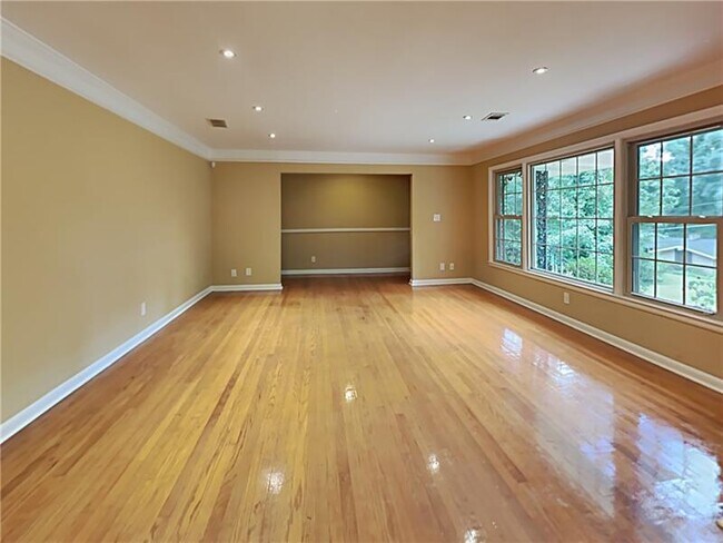 Building Photo - 3582 Cloudland Dr