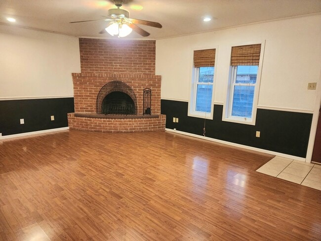 Building Photo - 1209 Libra Dr