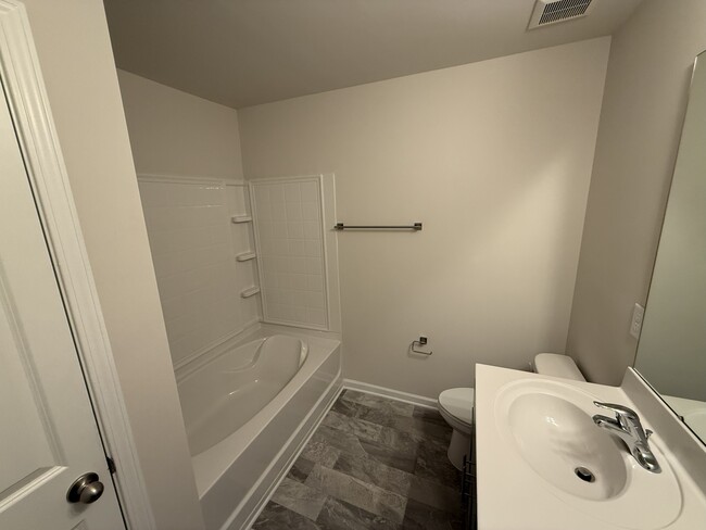 Building Photo - 5142 Tommy Ln