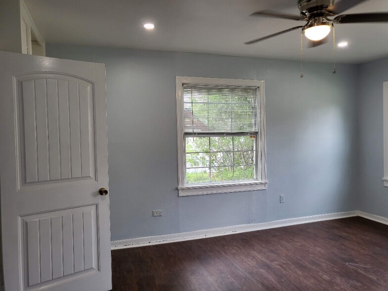 Building Photo - 3325 Tampa St