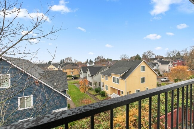 Building Photo - Immaculate West Seattle Townhome