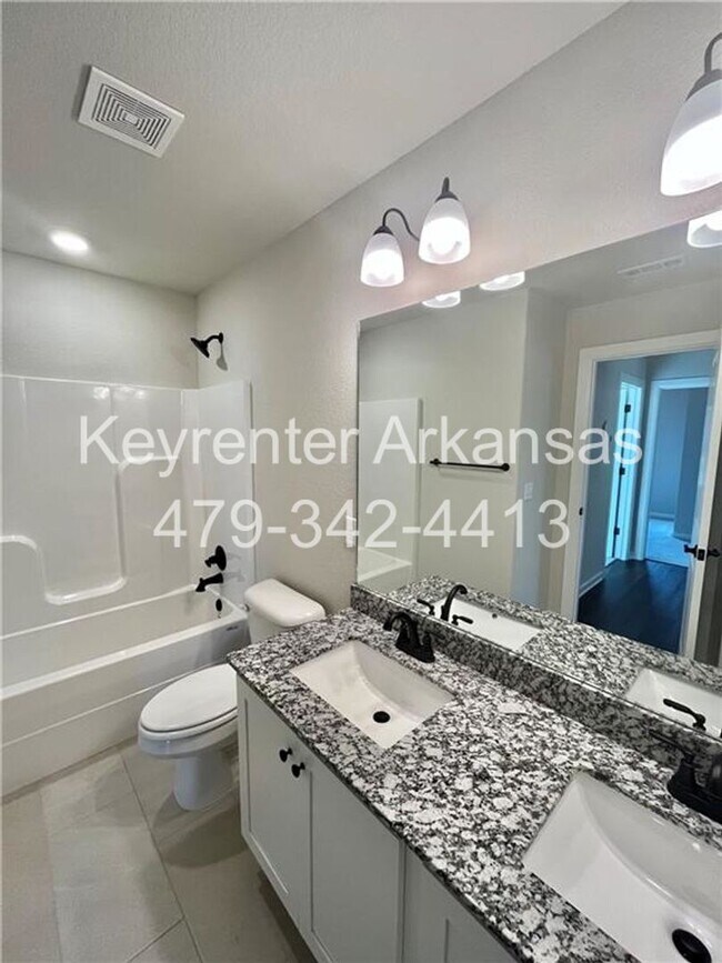 Building Photo - Modern 3-Bed, 2-Bath Home with Fenced Yard