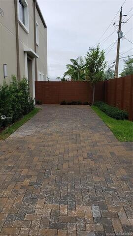 Building Photo - 696 NE 43rd St