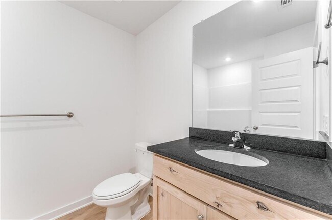 Building Photo - 114 S Maroon Ave