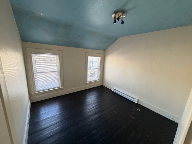 Building Photo - 127 Church Ave