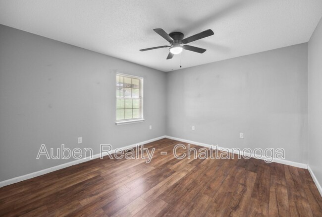 Building Photo - 405 Missionary Ave