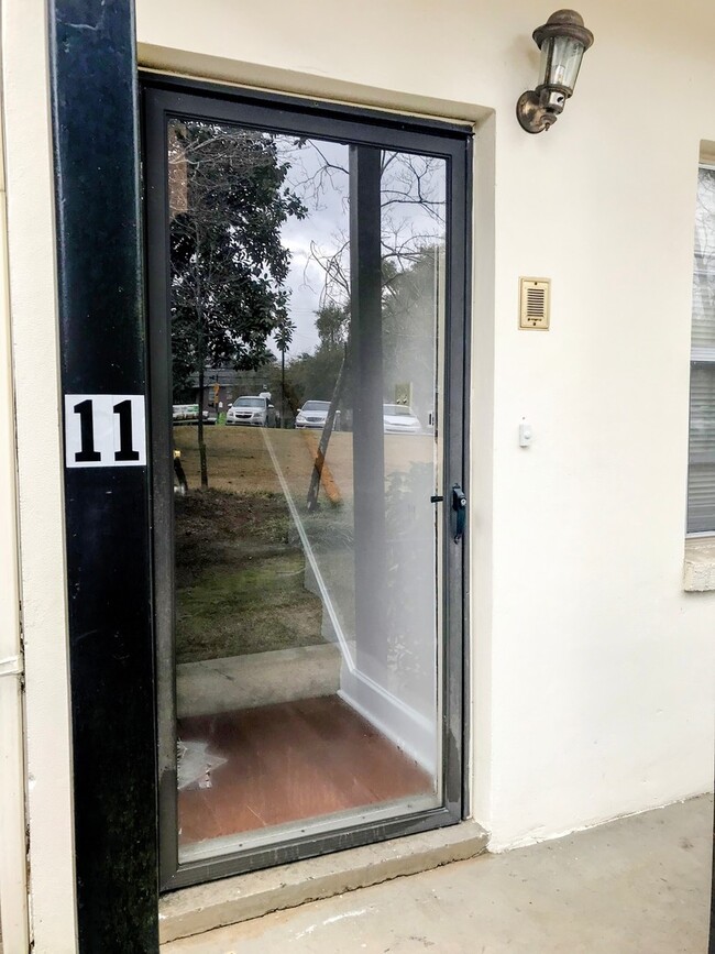Building Photo - Summerville Townhome with Fully Equipped K...