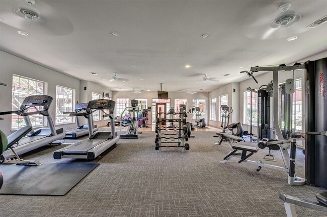 Building Photo - 2400 McCue Rd